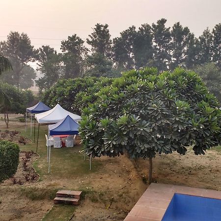 Club Awara Holiday Resort Manesar Exteriör bild